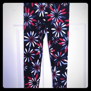 Never worn Lularoe holiday leggings. All are OS.